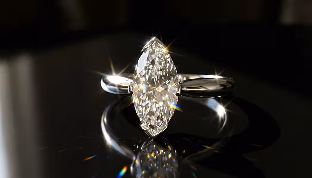 Luminore dijamantski prsten sa laboratorijskim markiz dijamantom